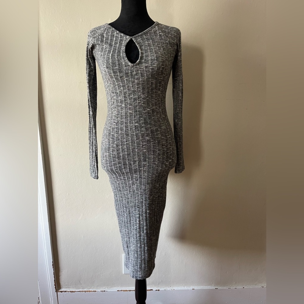 Want My Look Bella black/white combo key hole dress, form fitting, size med